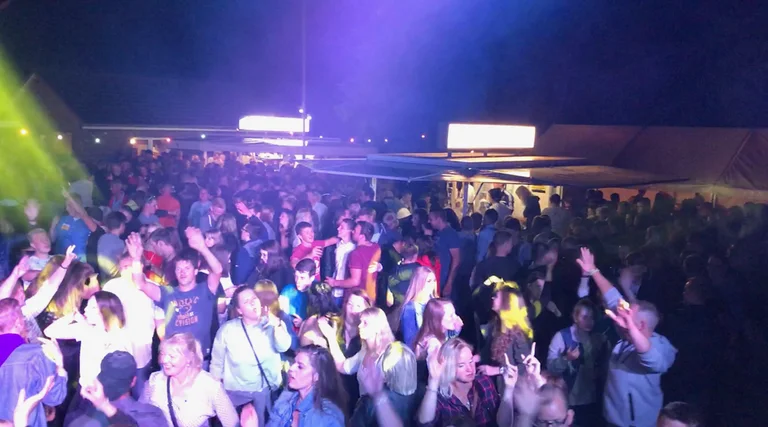 Schlagerparty Eversmeer – Beleuchtung und Beschallung, Party-DJ