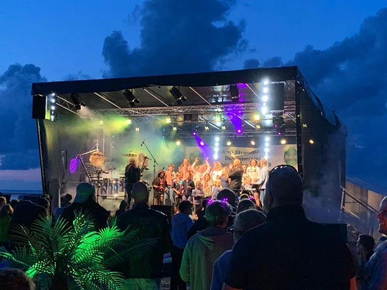 Beleuchtete SmartStage 50 bei einem Livekonzert